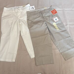 2 pair of Cropped Dockers Capri pants . Sz 6 white & khaki.